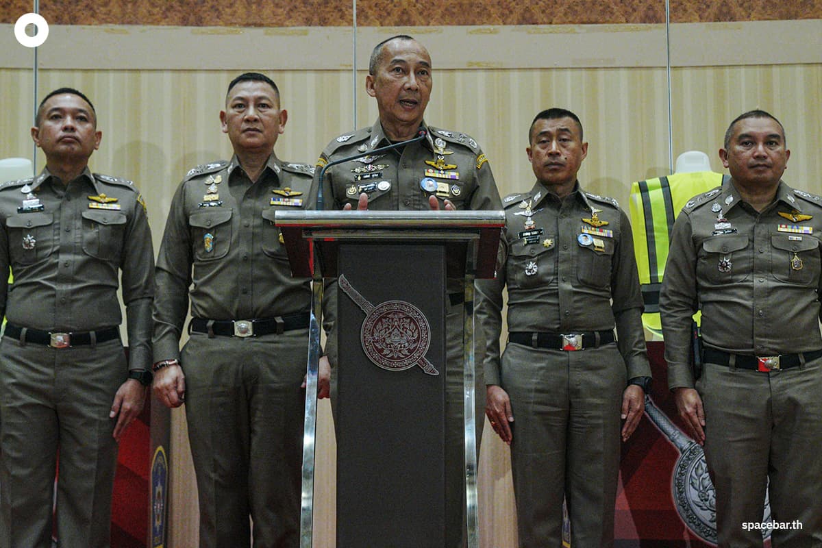 police_reflective_vest_aiming_to_reduce_crime_build_confidence_among_tourists_SPACEBAR_Photo08_82c01ecad3.jpg