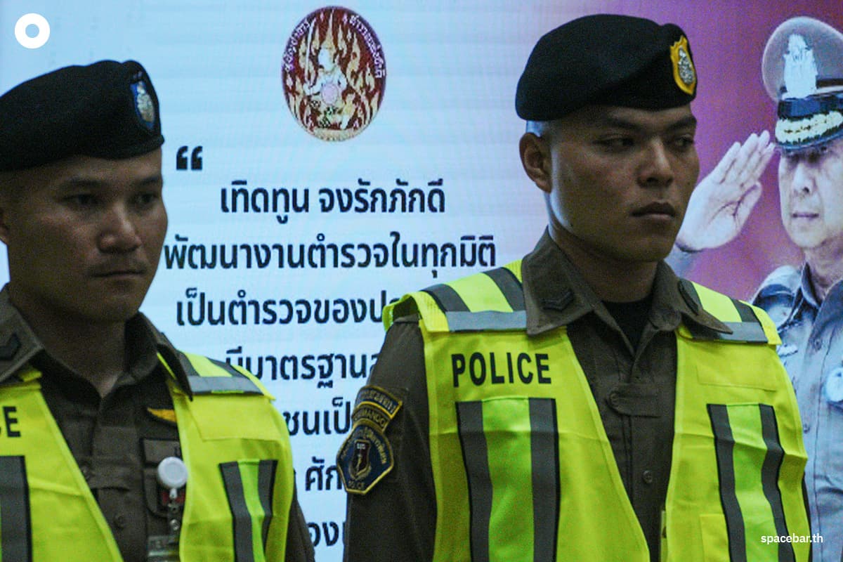 police_reflective_vest_aiming_to_reduce_crime_build_confidence_among_tourists_SPACEBAR_Photo09_0856c118b7.jpg
