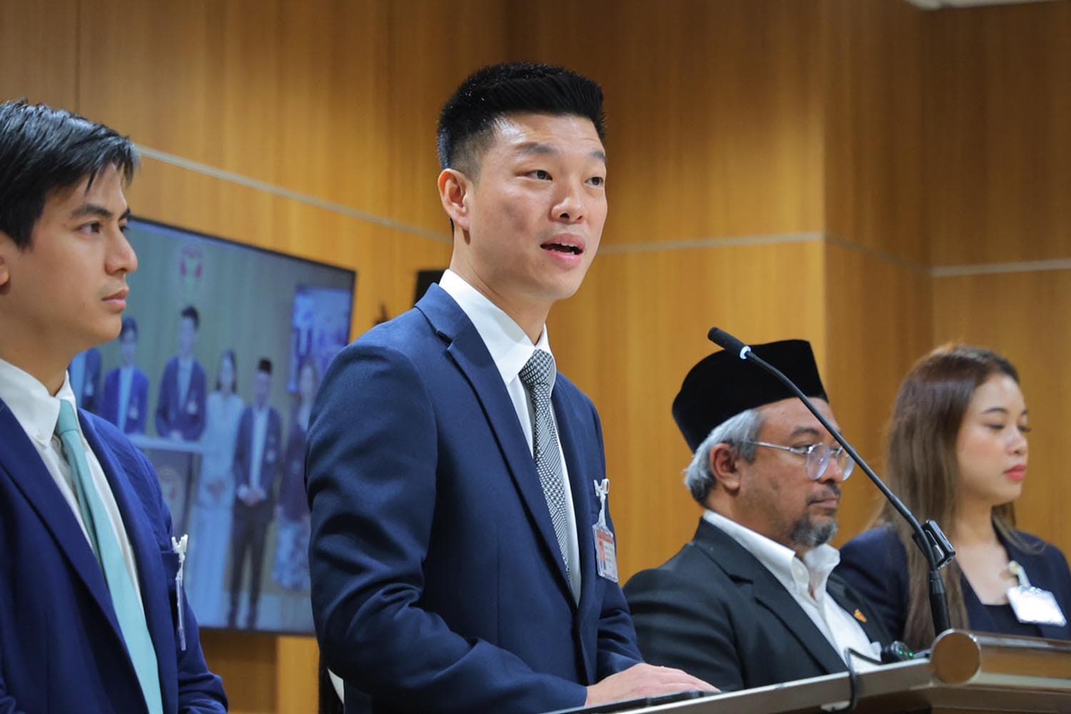 ‘ปชน.’ ชวน ‘สส.-รัฐบาล’ ชงร่างฯ แก้ไข รธน. หมวด 15 แบบด่วนจี๋ หวังทำประชามติทันเลือกตั้ง หลังยุบสภา