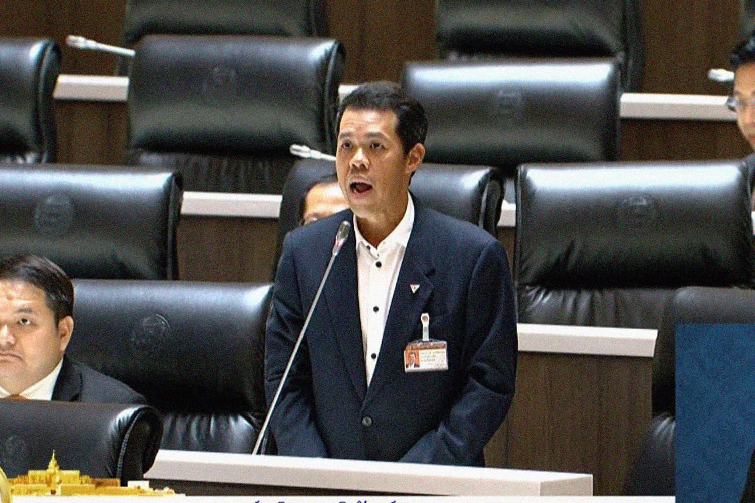 ‘ปธ.วิปค้าน’ แฉทีมงานในกลุ่ม ‘ประธาน-รองปธ.สภาฯ’ ใช้ตำแหน่งหาผลประโยชน์ จี้ ‘วันนอร์’ จัดการ