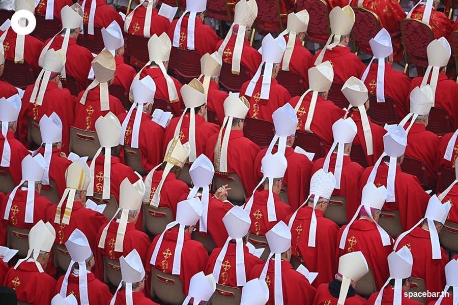 pope_benedict_to_pope_fancis_eases_way_for_retirement_SPACEBAR_Photo02_866261a9fc.jpeg