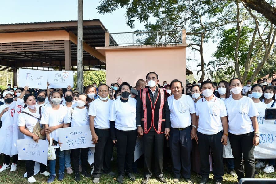 prime_minister_wears_tribal_shirt_and_meet_people_SPACEBAR_Photo01_84a14478fa.jpeg