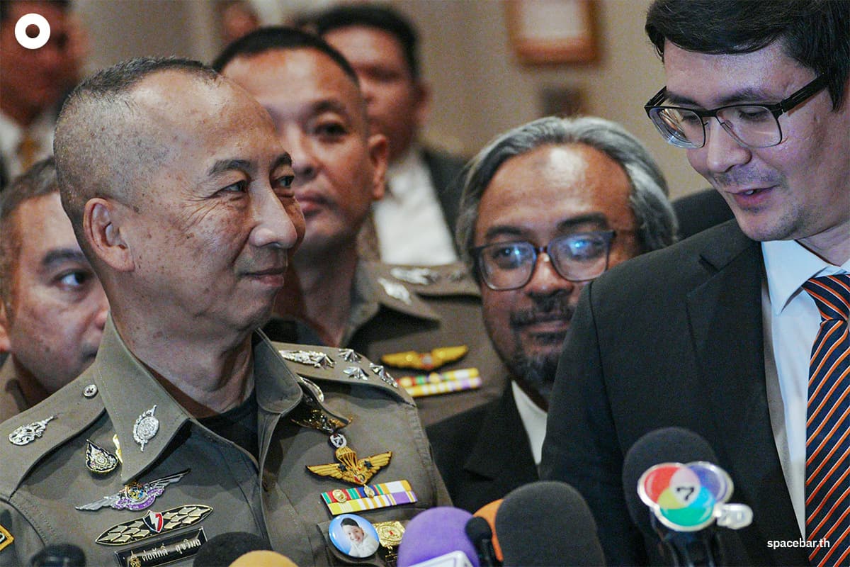 rangsiman_rome_met_with_the_police_chief_to_discuss_security_matters_part2_SPACEBAR_Photo02_e898b3f80a.jpg