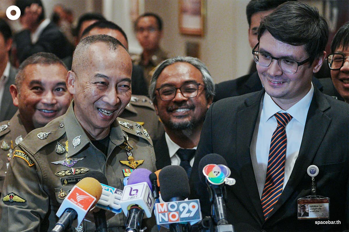 rangsiman_rome_met_with_the_police_chief_to_discuss_security_matters_part2_SPACEBAR_Photo08_01c6b75141.jpg