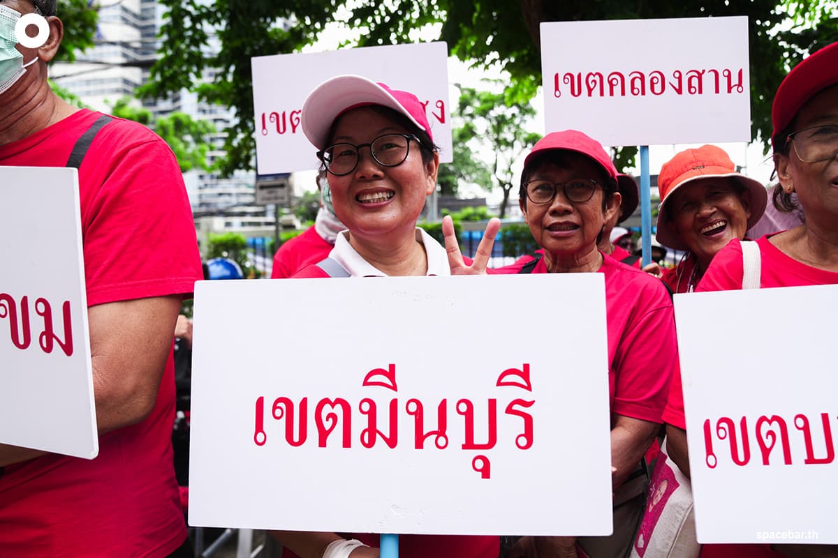 red-shirts-support-thaksin-as-court-delivers-112-verdict-SPACEBAR-Photo04.jpg