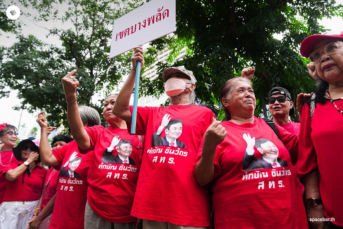 red-shirts-support-thaksin-as-court-delivers-112-verdict-SPACEBAR-Photo06.jpg