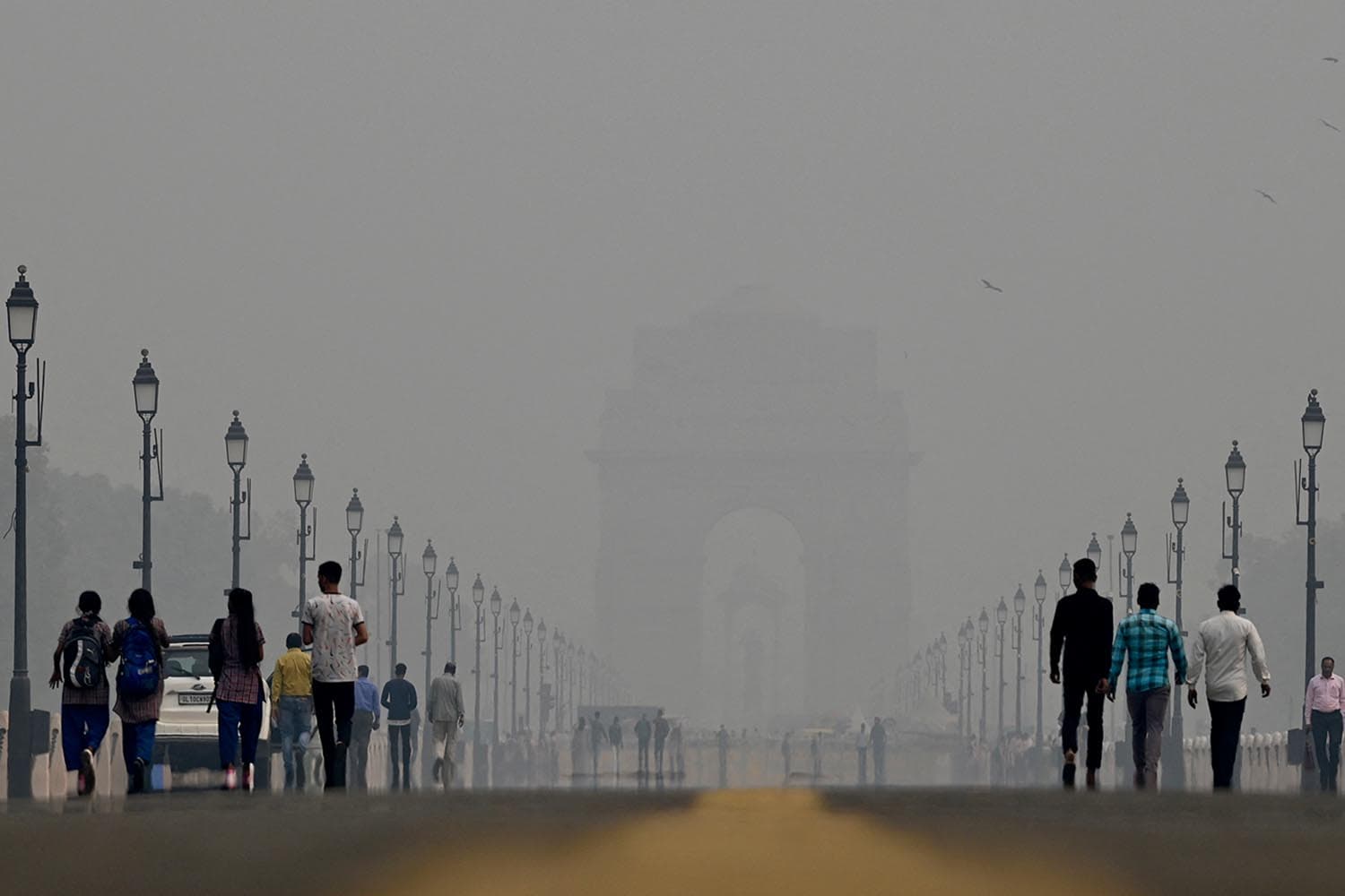researchers_warn_most_people_around_the_world_breathing_polluted_air_SPACEBAR_Hero_8ae4e68e80.jpg