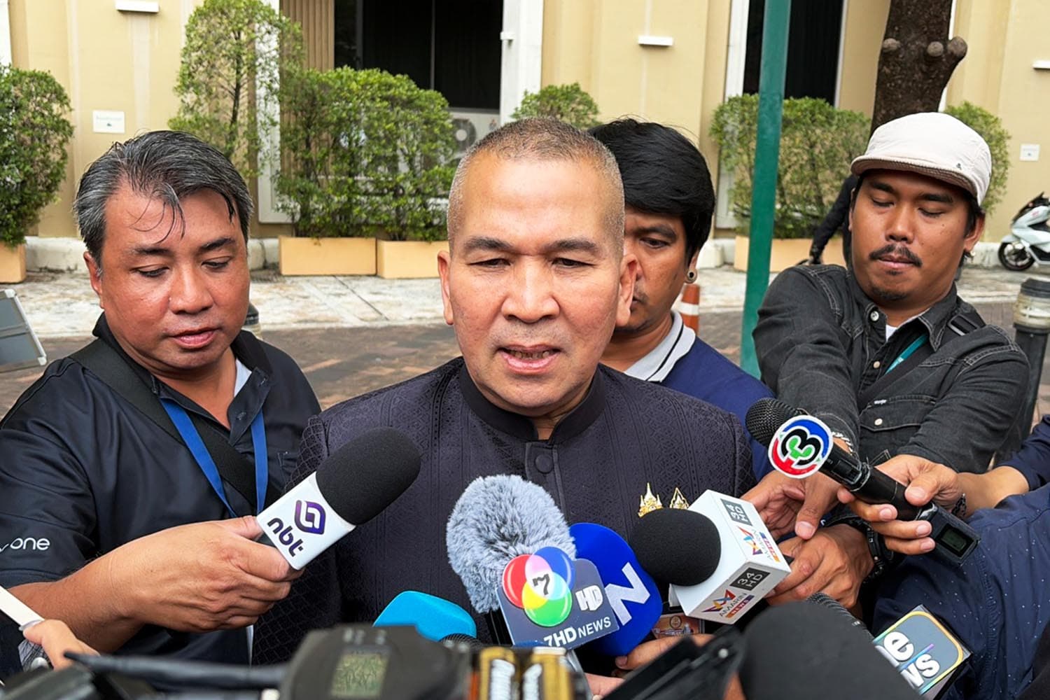 ‘รุทธพล’ แจงพักโทษ ‘ทักษิณ’ เป็นไปตามกฎหมาย