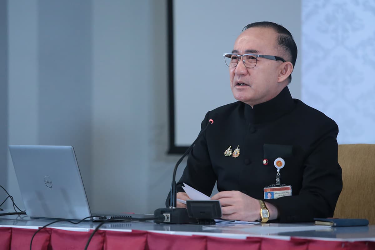 senate-committee-promotes-monarchy-loyalty-from-kindergarten-SPACEBAR-Photo01.jpg
