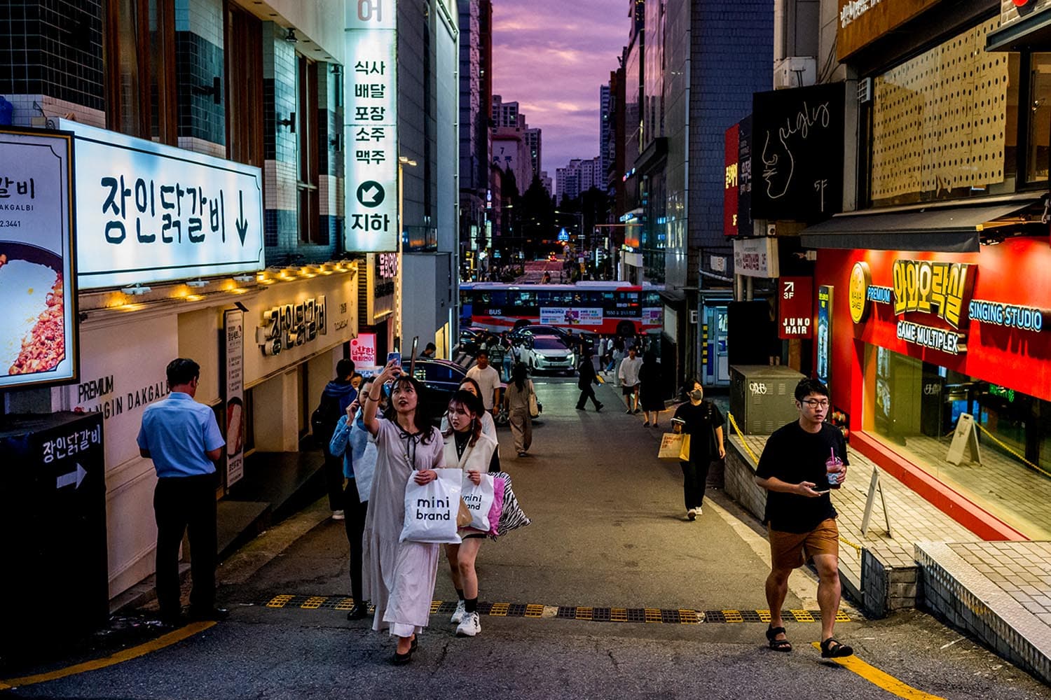 seoul_city_crack_down_on_illegal_dumping_tours_SPACEBAR_Hero_21eedc5208.jpg