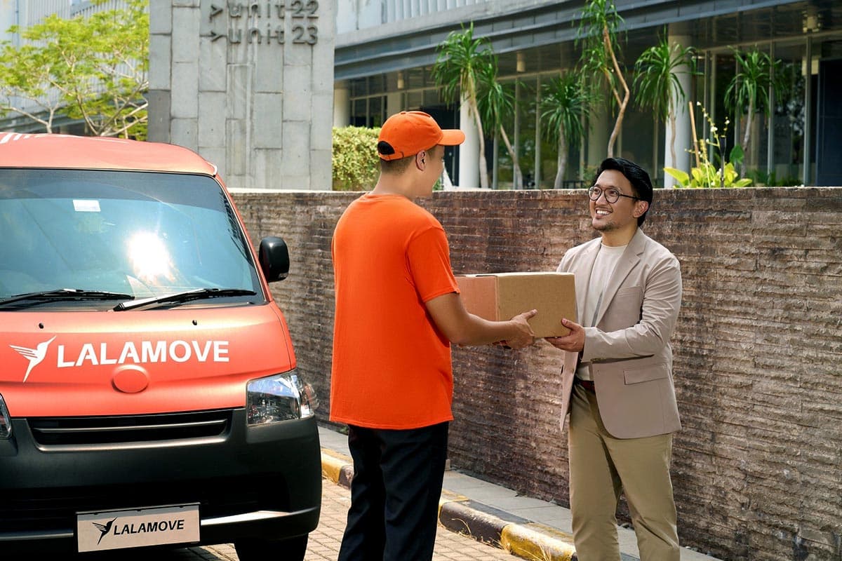 sharge_transport_vehicles_taxi_delivery_to_ev_lalamove_drivers_SPACEBAR_Photo04_10a6e4363e.jpg