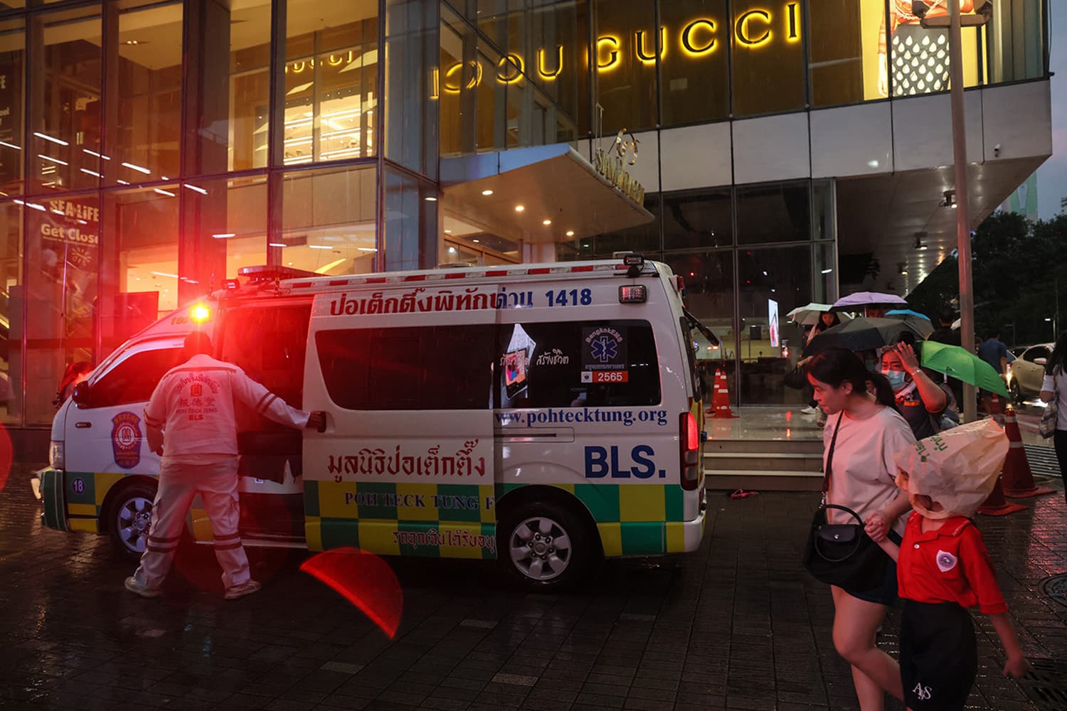shooting_at_major_bangkok_shopping_mall_kills_2_people_SPACEBAR_Hero_39e89eb715.jpg