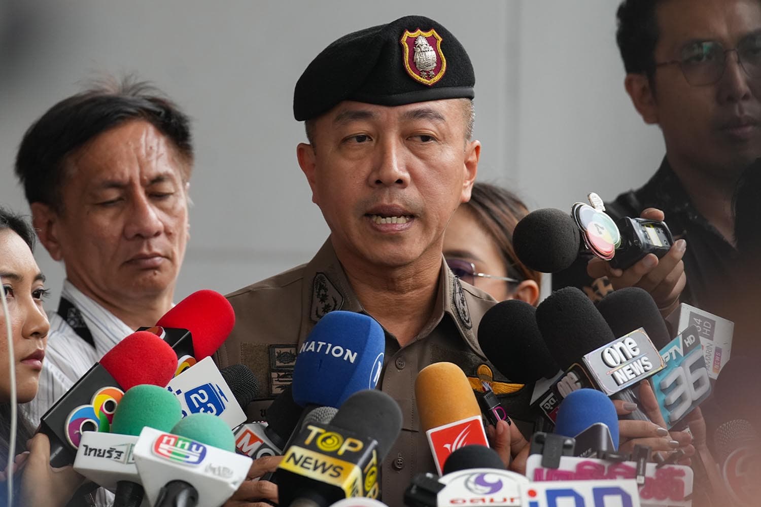 siam_paragon_shooting_perpetrator_is_not_ready_to_provide_information_SPACEBAR_Hero_3415075b6f.jpg