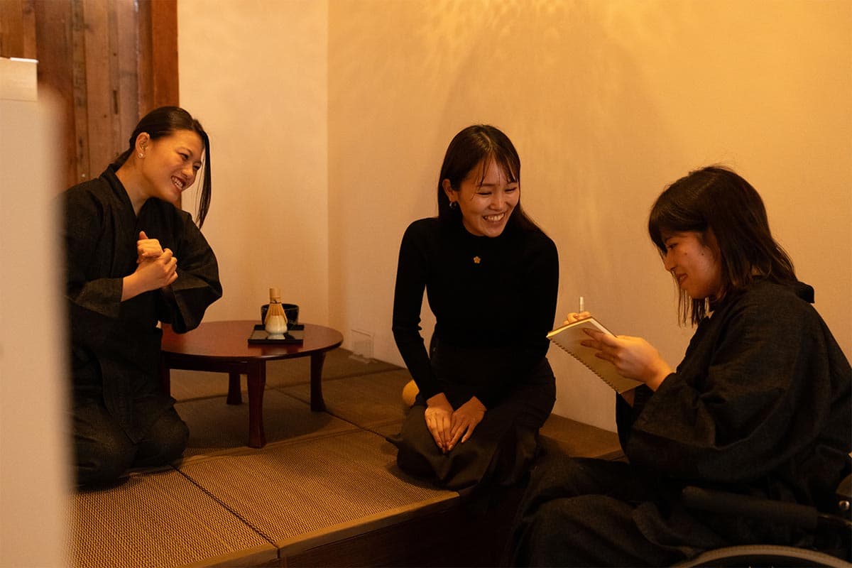 silent_cafe_japan_osaka_where_talking_and_music_is_not_allowed_SPACEBAR_Photo02_46fe5199bf.jpg
