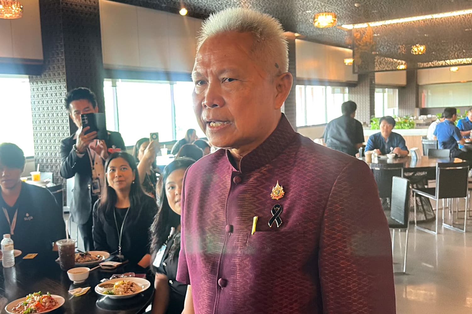 ‘โสภณ’ พาทัวร์ห้องอาหาร สส. ซ้อมขายวันแรก