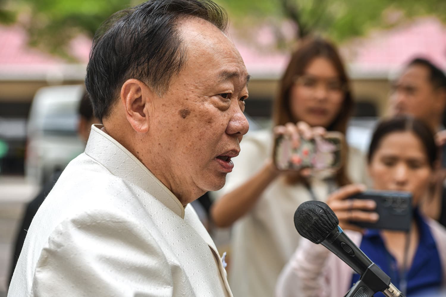 ‘สุชาติ’ ระบุ เจ้าอาวาสวัดพระบาทน้ำพุลาออกไม่มีผล หากพบทำผิดจริง