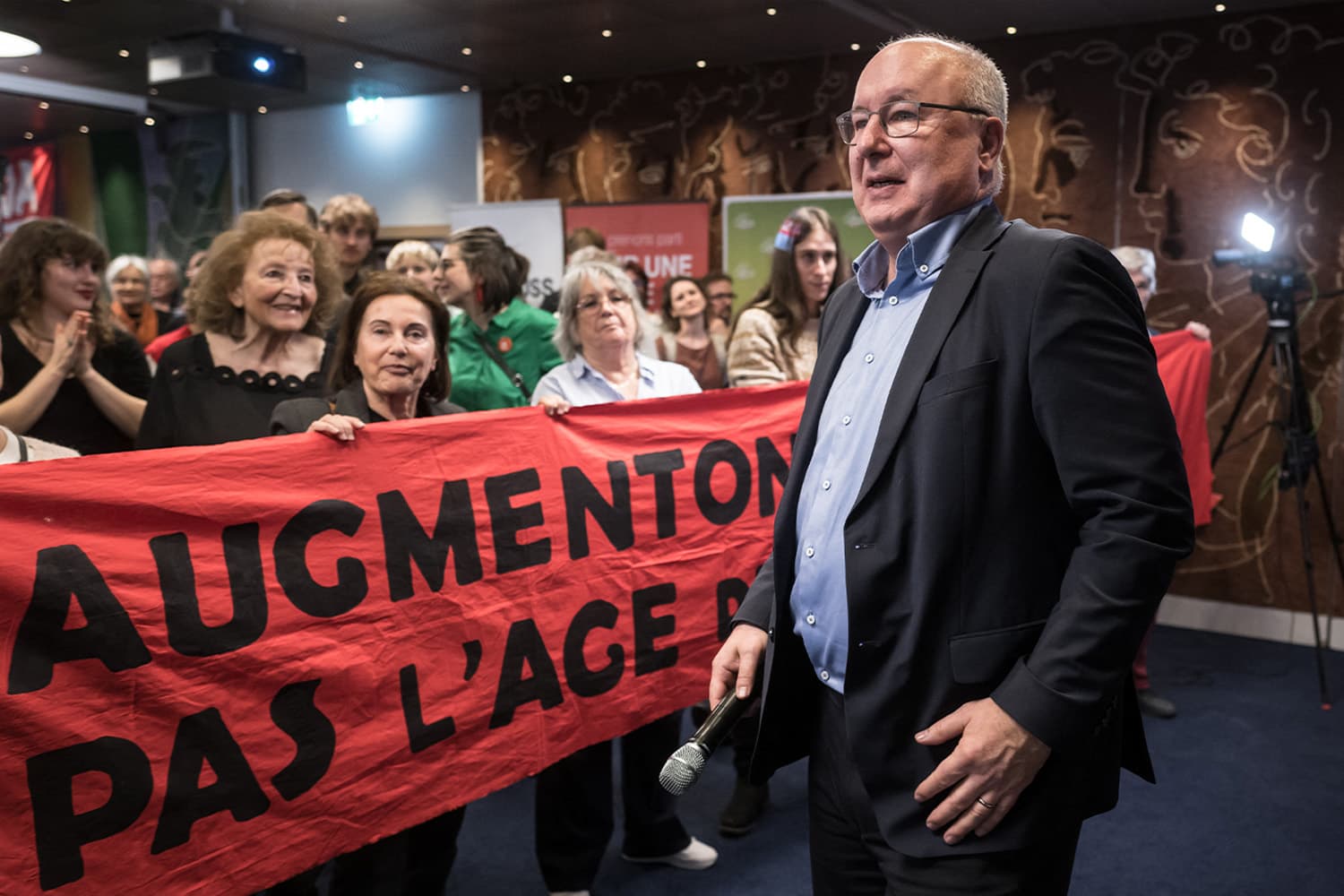 swiss_voters_approve_boost_to_pension_payments_SPACEBAR_Hero_7955977ecc.jpg