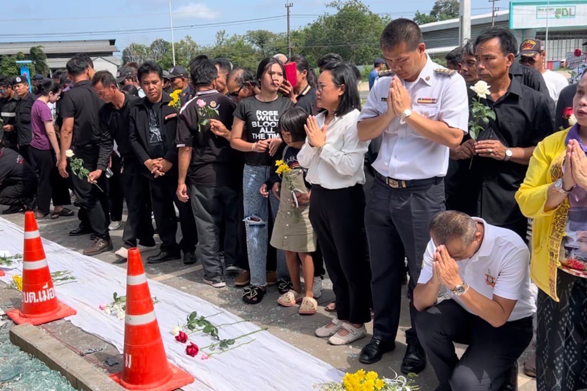 thais-mourn-victims-of-cambodian-rocket-attack-SPACEBAR-Photo02.jpg