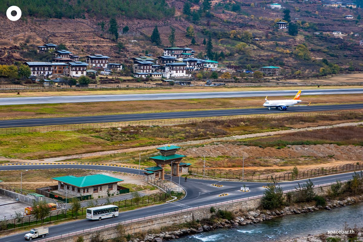 this_airport_landing_so_challenging_only_50_pilots_qualified_to_do_SPACEBAR_Photo01_84c0760657.jpg