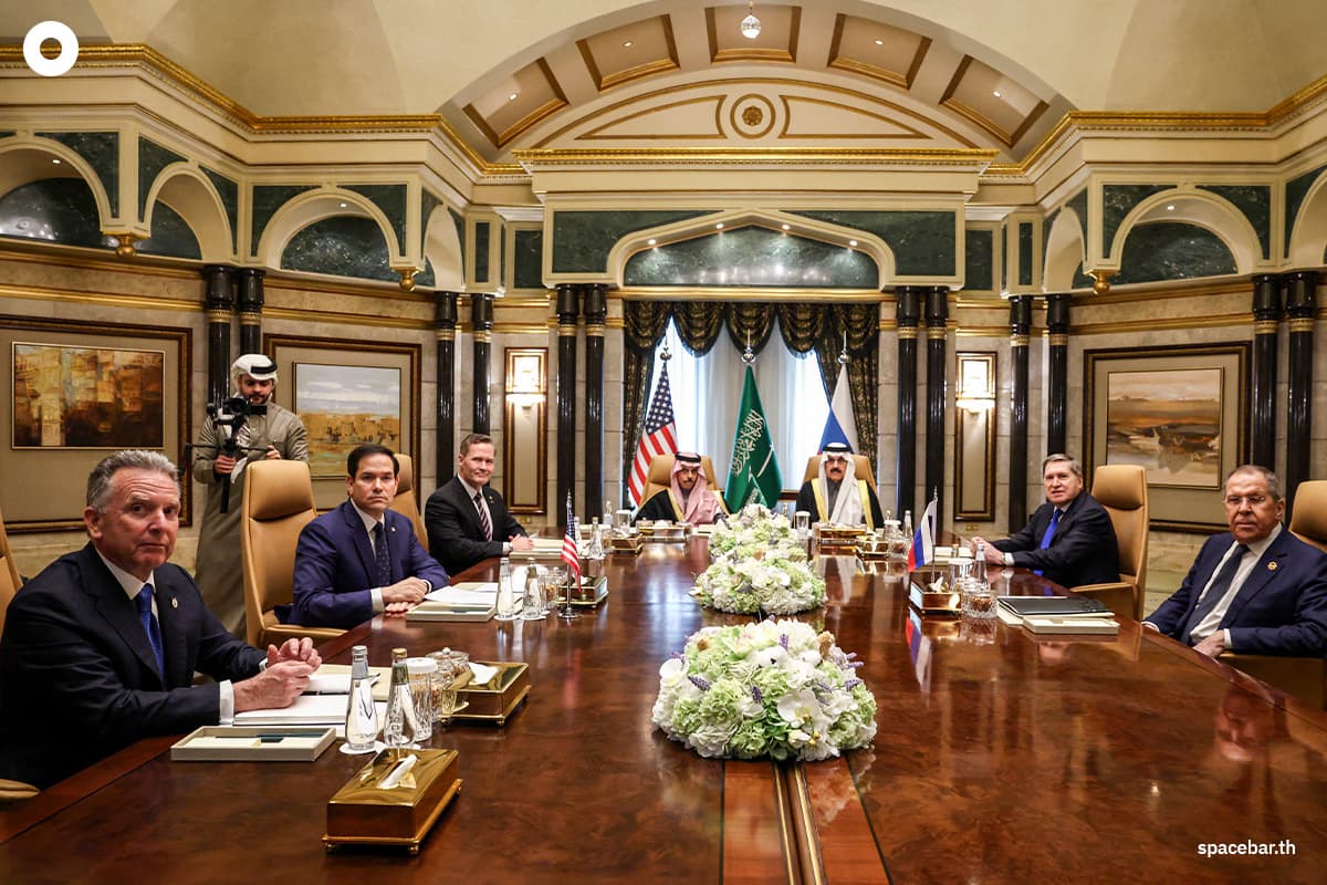 trump_turns_towards_russia_breaking_decades_us_policy_SPACEBAR_Photo01_a046daafe9.jpg