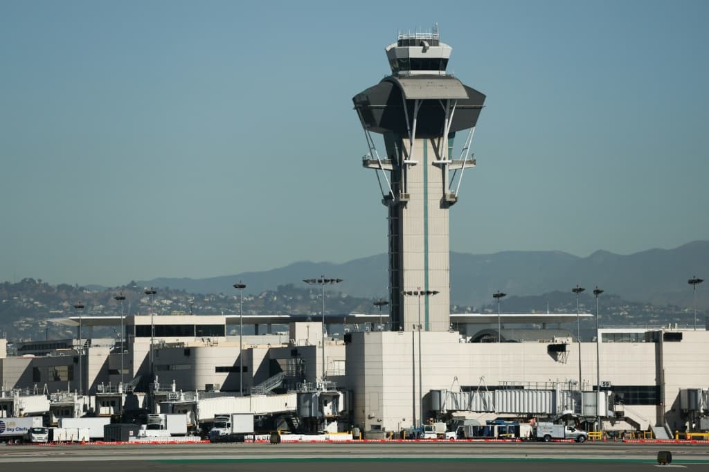 The number of US flight delays due to staffing shortages has increased to more than 50 percent