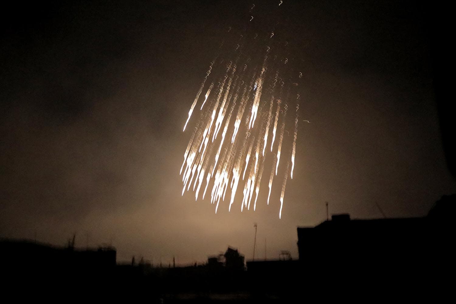 us_raises_concern_israel_possible_use_us_supplied_white_phosphorus_SPACEBAR_Hero_d9b35e4159.jpg