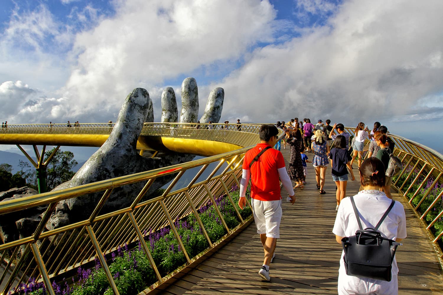 vietnam_is_the_fastest_growing_tourism_destination_in_southeast_asia_SPACEBAR_Hero_6f7fc8a42e.jpg