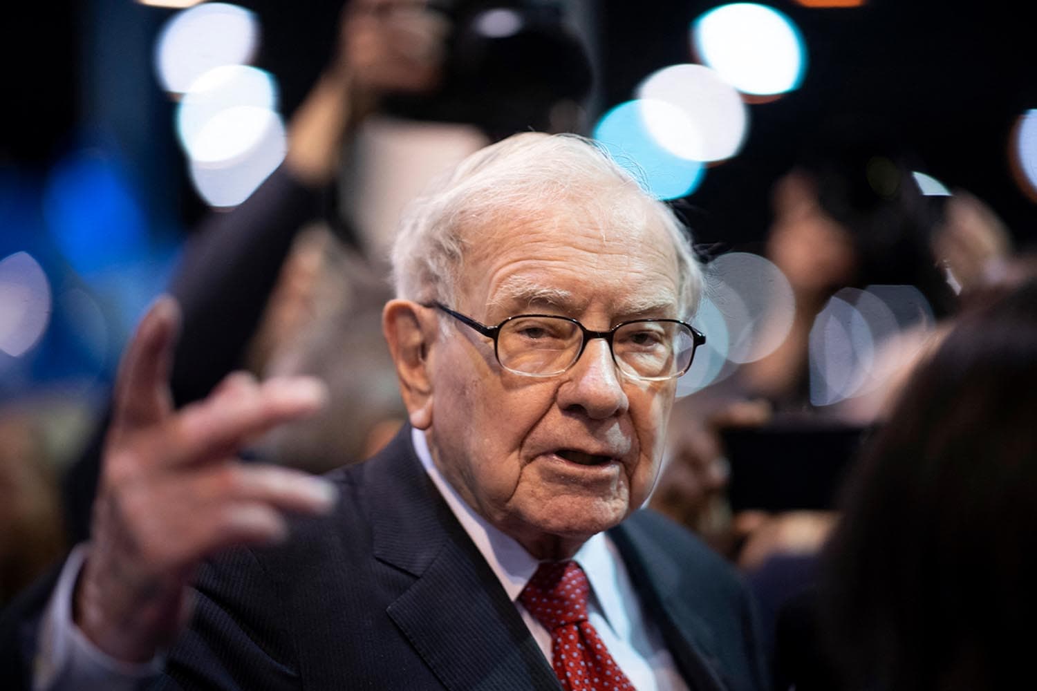 warren_buffett_compares_ai_to_nuclear_weapons_in_stark_warning_SPACEBAR_Hero_ca281a9b24.jpg