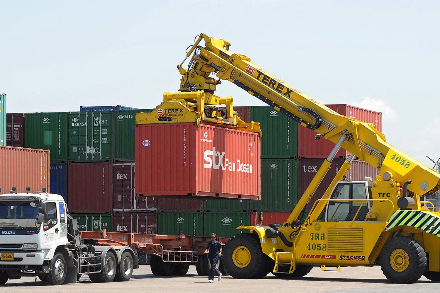 why_isnt_china_buying_thailand_brand_new_shipping_route_project_SPACEBAR_Hero_16d230b762.jpg