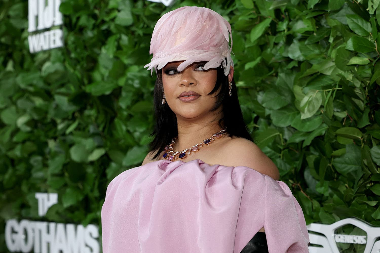 มือปืนบุกยิงบ้าน Rihanna หลายนัดในย่านเบเวอร์ลีฮิลส์ ตำรวจจับผู้ต้องสงสัยได้ทันที