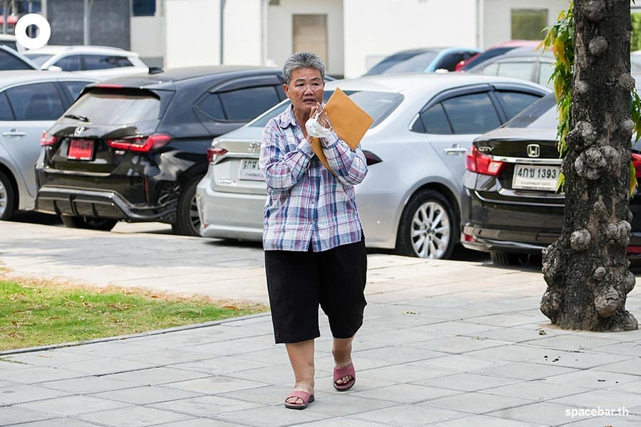 woman_cursing_prime_minister_prayut_in_ratchaburi_SPACEBAR_Photo01_9ee3879c3e.jpeg