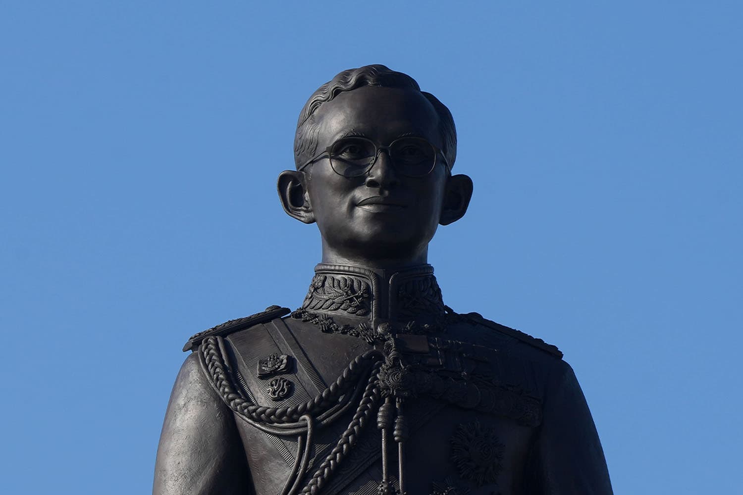 wreath_King_rama9_13_Oct2023_SPACEBAR_Hero_38712561f9.jpg