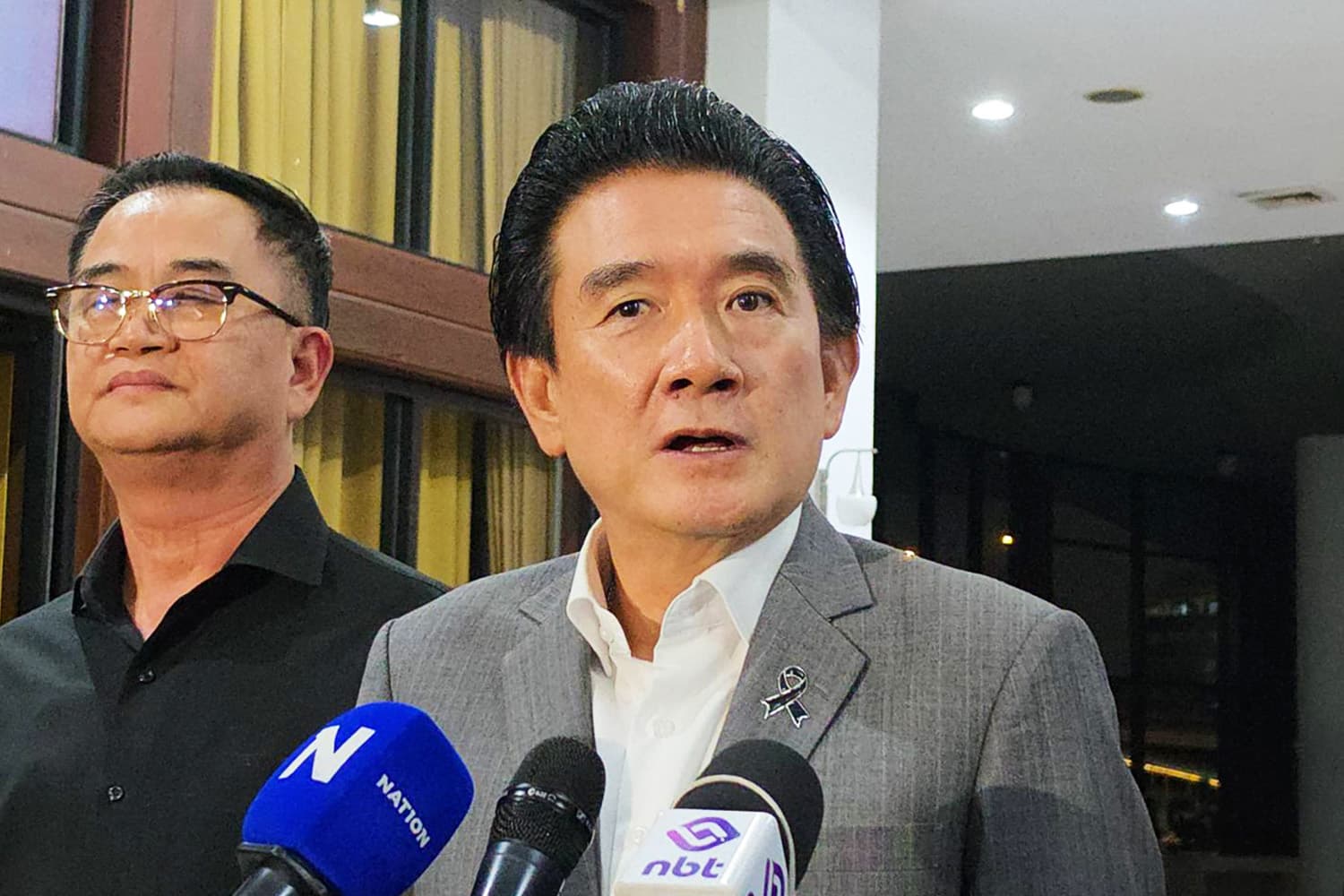 ‘พปชร.’ ต้องปรับตัว! ‘ลุงป้อม’ วางมือแต่ยังเป็นพี่เลี้ยง–สยบข่าวลือยุบรวม ‘ภท.’