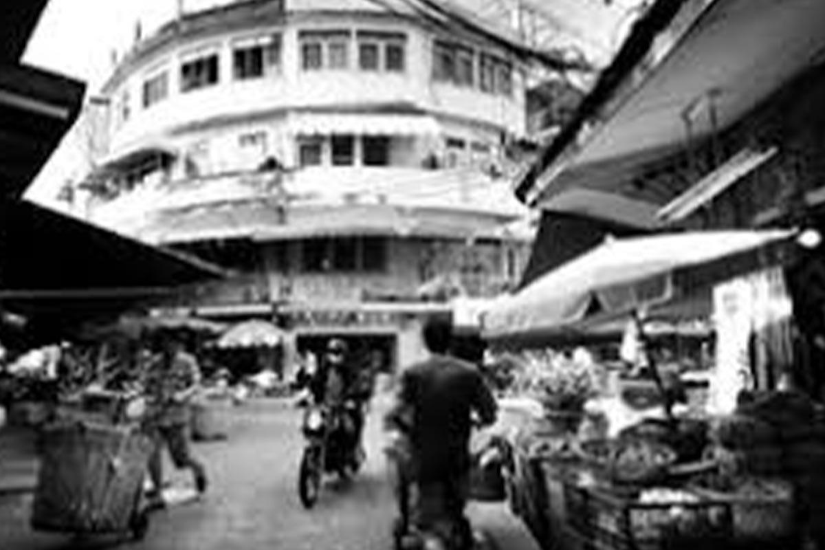 https://images.ctfassets.net/i3o8p9lzd06f/7Inz5Gx7nmxHlboxUqNK3P/b5ac76d198de4dd84c2e4bac04c85f6c/Economy-Thailand-Yaowarat-Chinatown-PakKhlongTalat-Market-SPACEBAR-Photo03