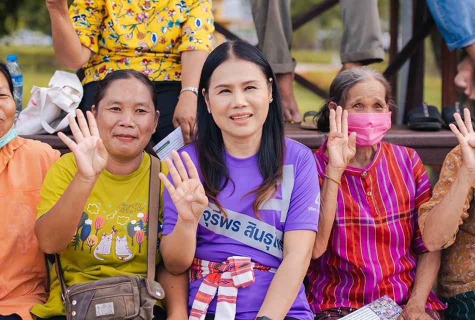 Election-Commission-of-Thailand-issues-a-red-card-for-Jureeporn Sinthuprai-campaigning-for-illegal-elections-SPACEBAR-Th
