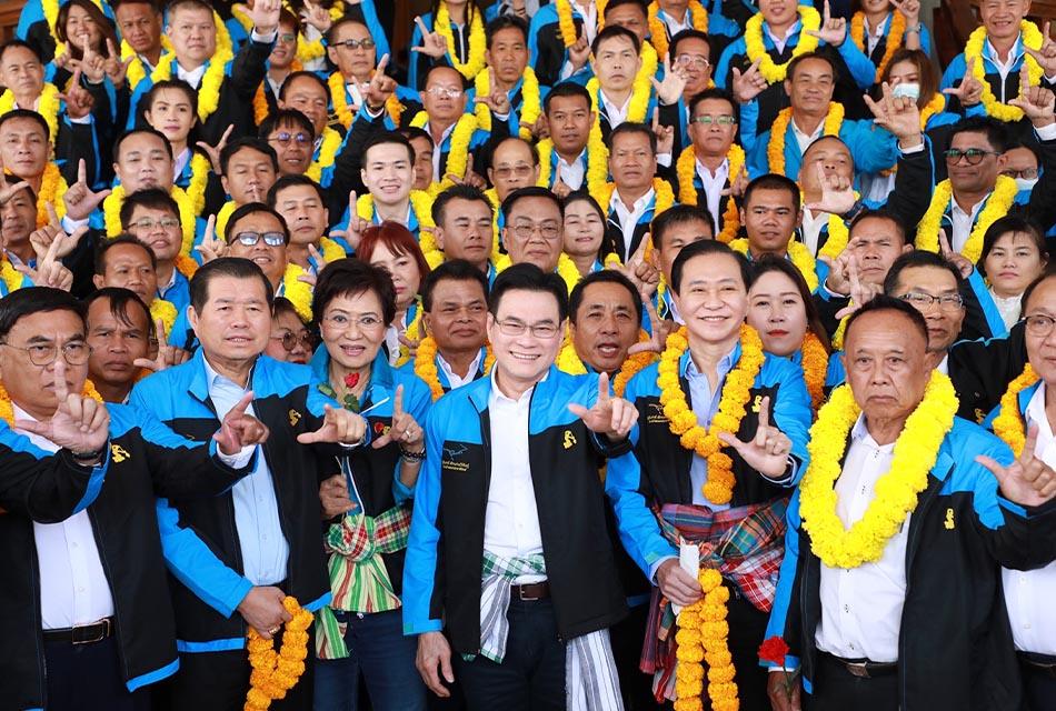 Jurin-leads-the-Democrat-Party-introduces-candidates-for-MPs-in-Nakhon-Ratchasima-SPACEBAR-Thumbnail