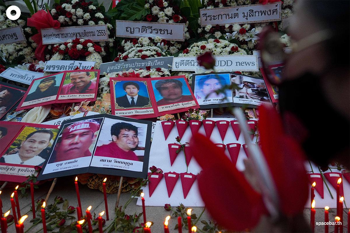 Photo-Story-Red-Shirts-light-candles-in-remembrance-of-those-who-died-in-2010-SPACEBAR-Photo06.jpg