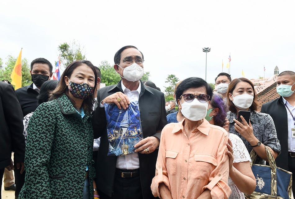 Prime Minister-Prayuth-visits-Phetchabun-area-SPACEBAR-Thumbnail