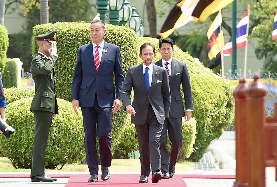 Prime Minister-Srettha-offers-welcome-His-Royal-Highness-the-King-of-Brunei-SPACEBAR-Thumbnail.jpg