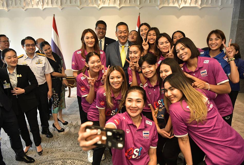 Prime Minister encourages Thai national volleyball team-SPACEBAR-Thumbnail