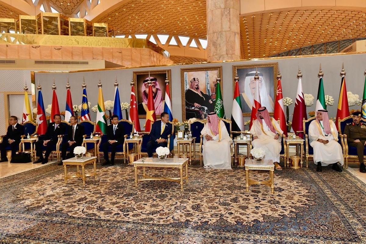 Prime-Minister-has-arrived-in-Saudi-Arabia-SPACEBAR-Photo04.jpg