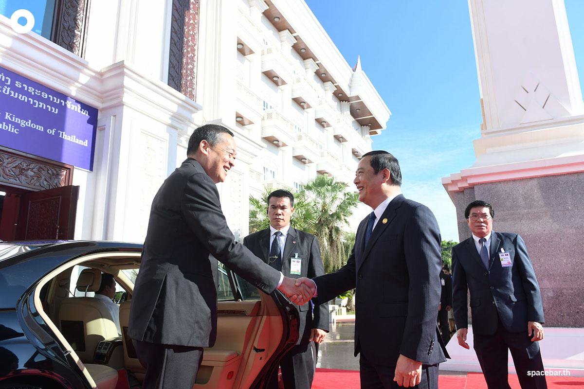 Prime-Minister-paid-an-official-visit-to-the-Lao-PDR-SPACEBAR-Photo02.jpg