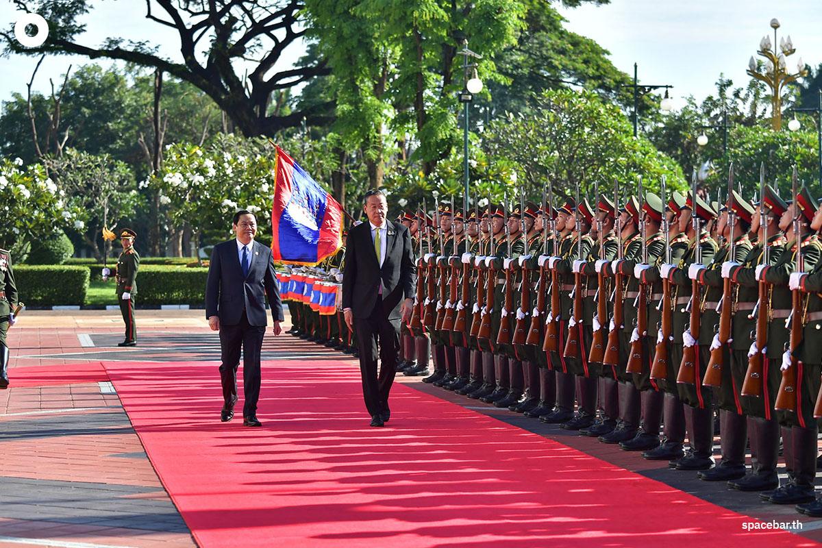 Prime-Minister-paid-an-official-visit-to-the-Lao-PDR-SPACEBAR-Photo03.jpg