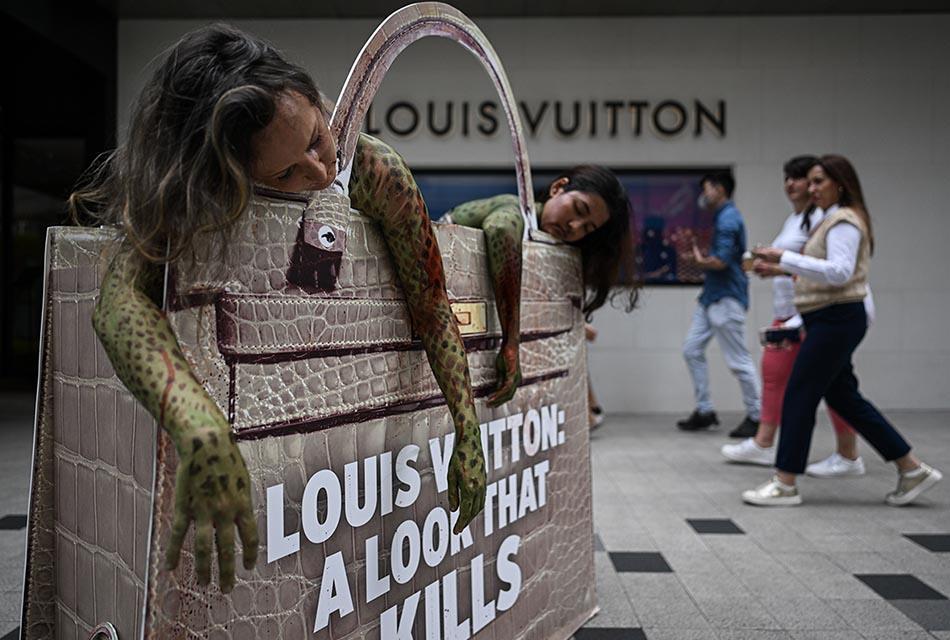 Shot-of-the-day-PETA-protest-against-using-pythons-to-make-snakeskin-handbag-Kuala-Lumpur-SPACEBAR-Thumbnail