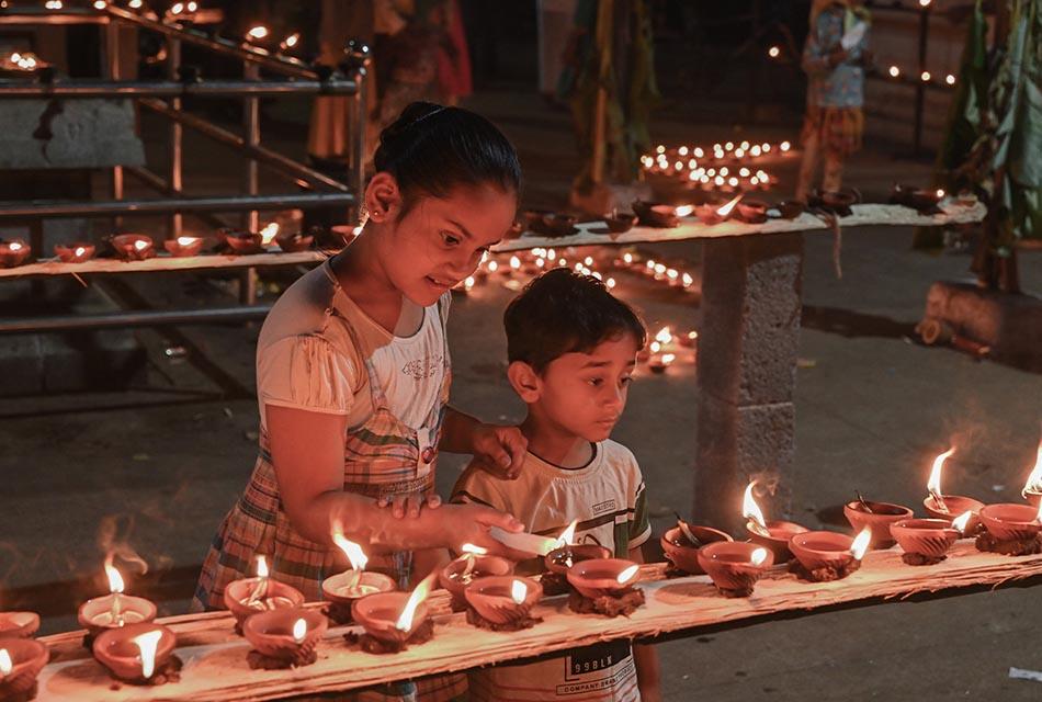 Shot-of-the-day-india-hindus-celebrate-diwali-festival-of-light-SPACEBAR-Thumbnail