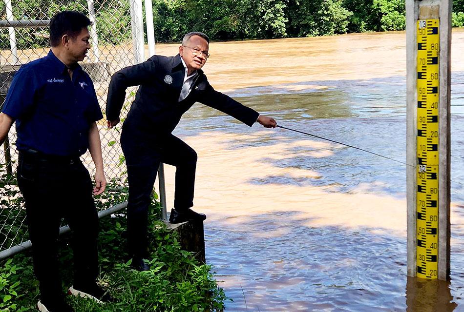 Somsak-urges-Sukhothai-Province-to-prepare-for-the-flood-in-4-districts-SPACEBAR-Thumbnail.jpg