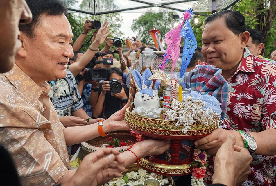 Thaksin-Pheuthai-Party-Pouring-water-on-elders-for-blessings-SPACEBAR-Thumbnail.jpg