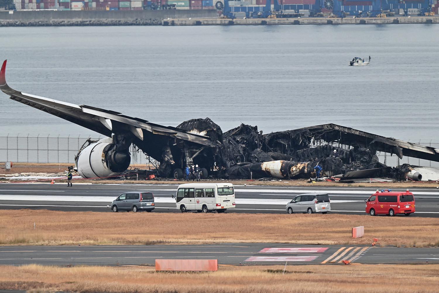 how-japan-airlines-passengers-escaped-fireball-tokyo-airport-SPACEBAR-Hero.jpg