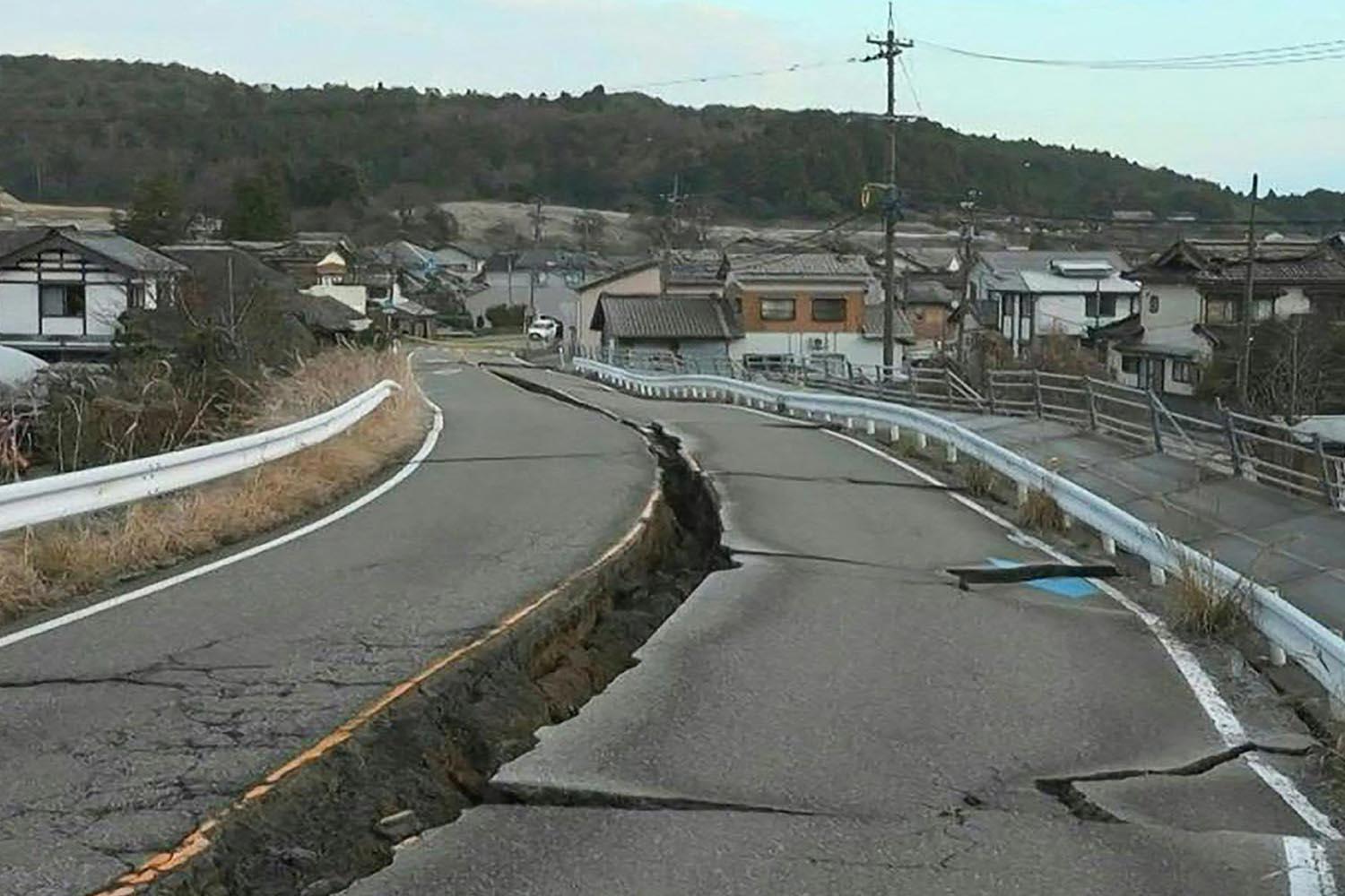 japan-earthquake-lifts-all-tsunami-warnings-SPACEBAR-Hero.jpg