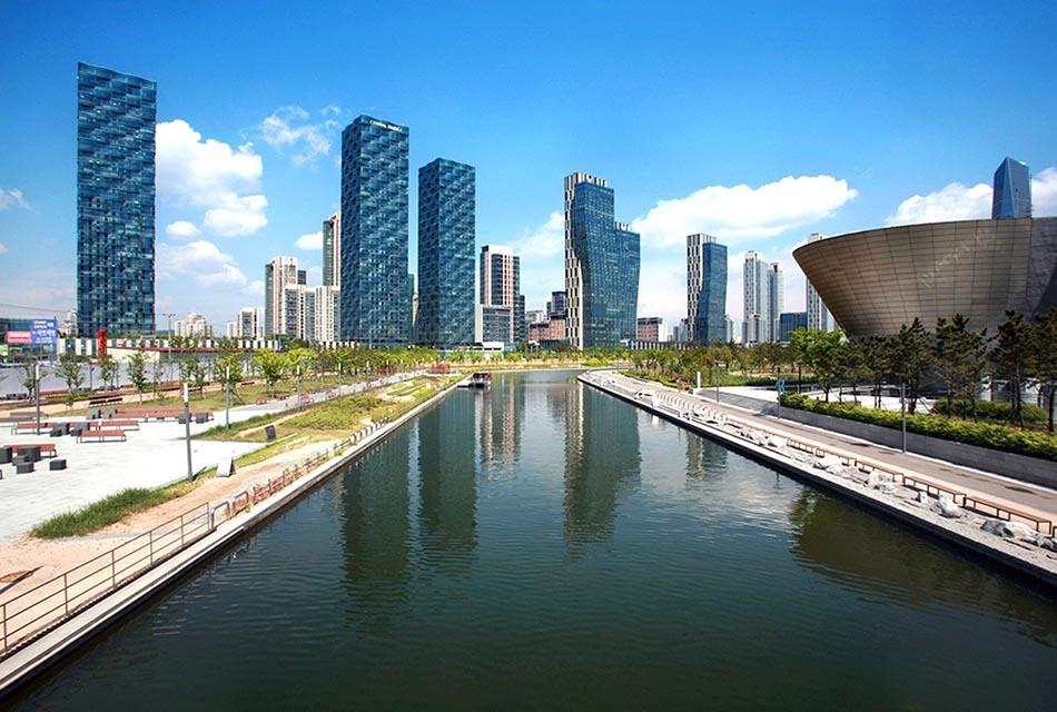 neom-saudi-arabia-the-line-architects-with-songdo-korea-smart-city-SPACEBAR-Thumbnail
